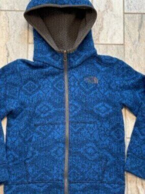 The North Face boys XS (6) blue/gray warm jacket